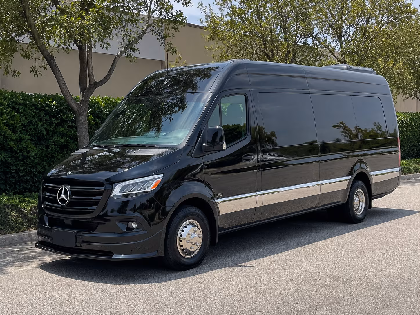 book the perfect ride for your next airport transfer 3